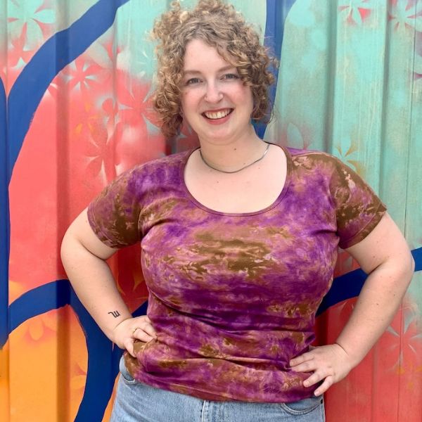 Reverse Tie Dye Scoop Neck Fitted T-Shirt