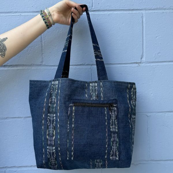 Picture of reversible corte tote