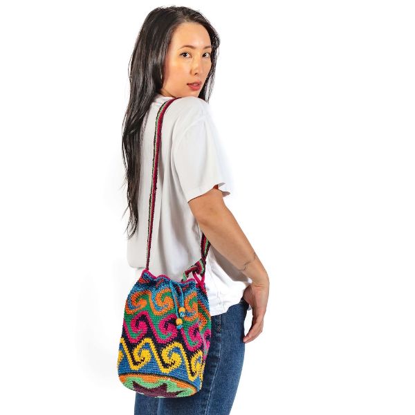 Picture of crocheted carryall bag
