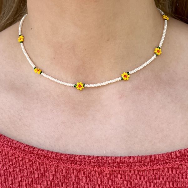 Daisies Minimalist Beaded Choker