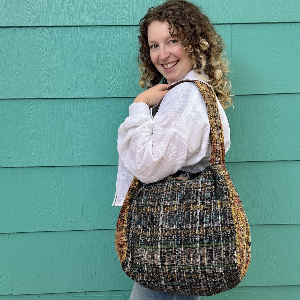 Corte Slouchy Expandable Travel Bag