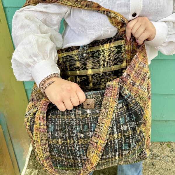 Corte Slouchy Expandable Travel Bag